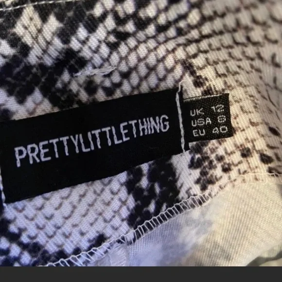 PrettyLittleThing NWT Snake Skin High Waisted Size 8 Sexy New Shorts - Picture 3 of 5